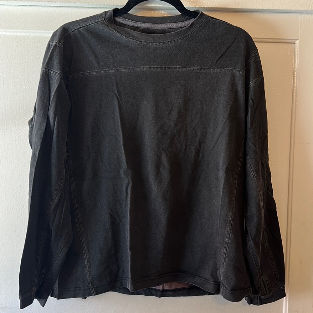 Men’s Kuhl black long sleeve jersey with thumb holes